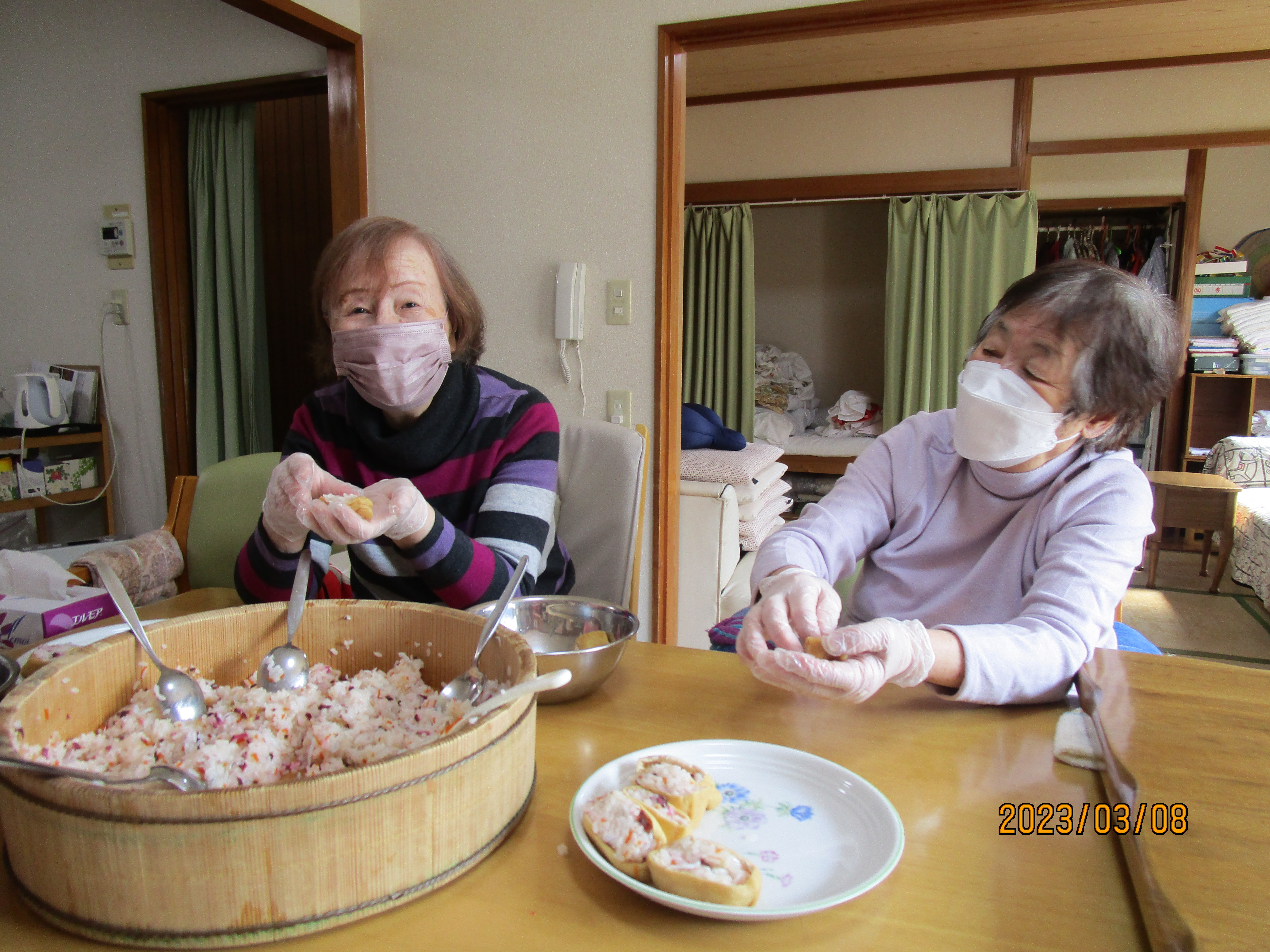 兵庫県西宮市柳本町のデイサービスこんぺい灯。個性を尊重し、ご利用者が自身でやりたいことや好きなことを楽しみながら行える地域密着型通所介護施設(小規模デイサービス)です。求人募集も行っています。