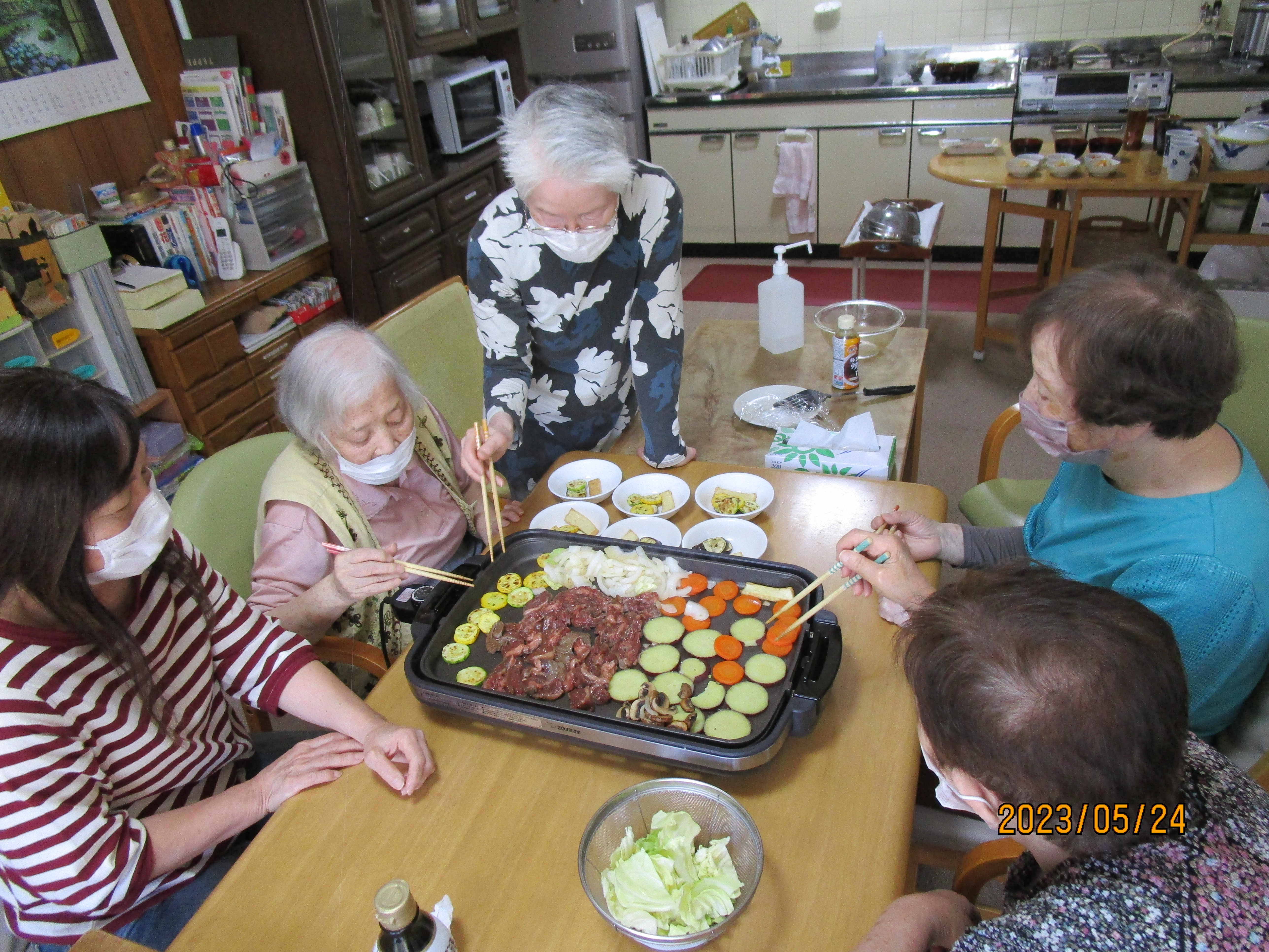 兵庫県西宮市柳本町のデイサービスこんぺい灯。個性を尊重し、ご利用者が自身でやりたいことや好きなことを楽しみながら行える地域密着型通所介護施設(小規模デイサービス)です。求人募集も行っています。