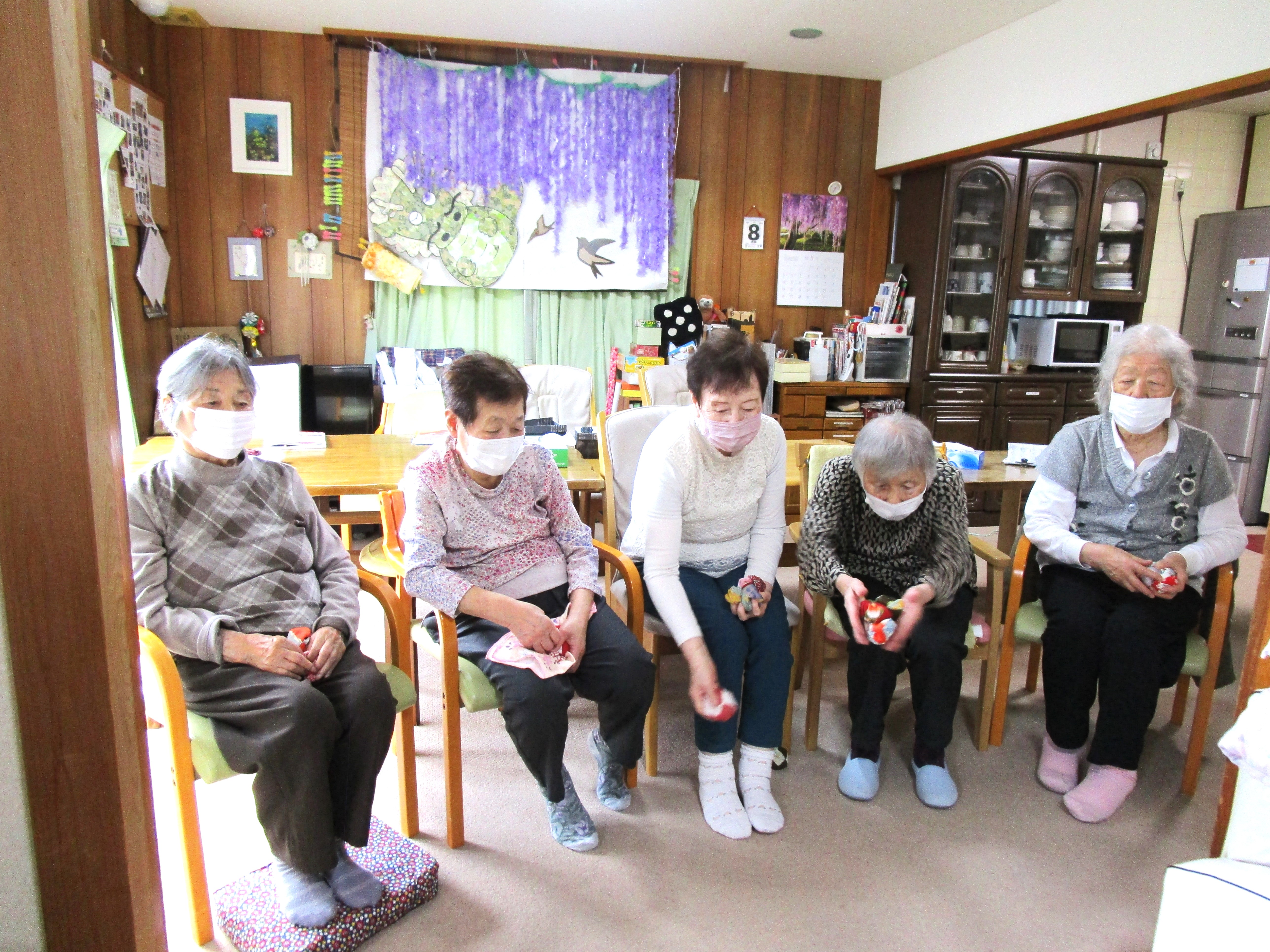 兵庫県西宮市柳本町のデイサービスこんぺい灯。個性を尊重し、ご利用者が自身でやりたいことや好きなことを楽しみながら行える地域密着型通所介護施設(小規模デイサービス)です。求人募集も行っています。